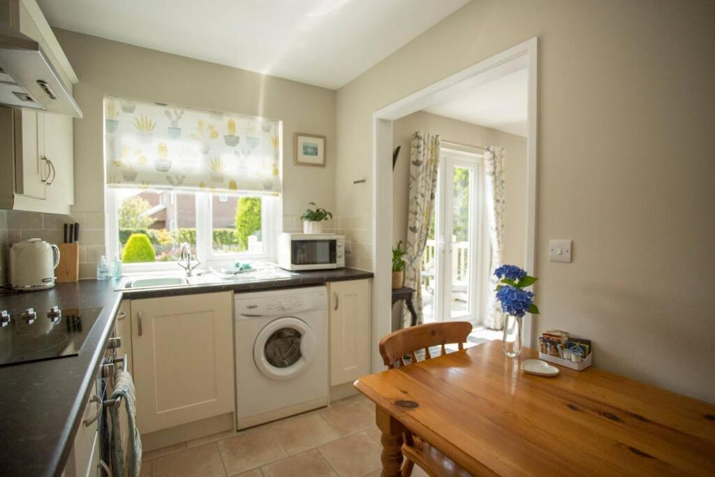 Pant-Y-Celyn Studio Apartment Aberaeron Bagian luar foto